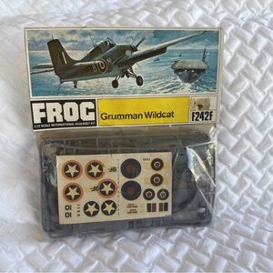 Grumman Wildcat (F242F)  1/72 SCALE UNASSEMBLED KIT